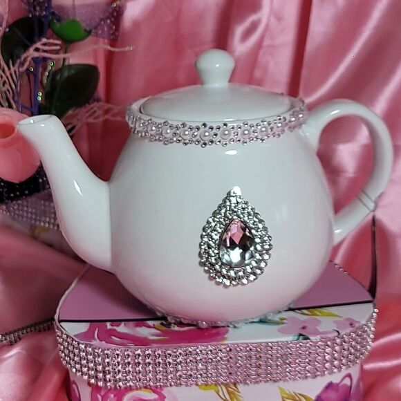 CRYSTALLINE  Beautiful White {Glass Teapot} Kitchen Home Decor!  1766 - Picture 4 of 5